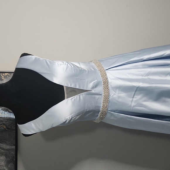 Miaoduo V-Neck Wedding Gown | Size Approx. Large - Picture 4 of 7